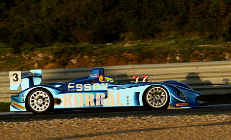 I den fransk aftensol tester Team Essex på Paul Ricard.